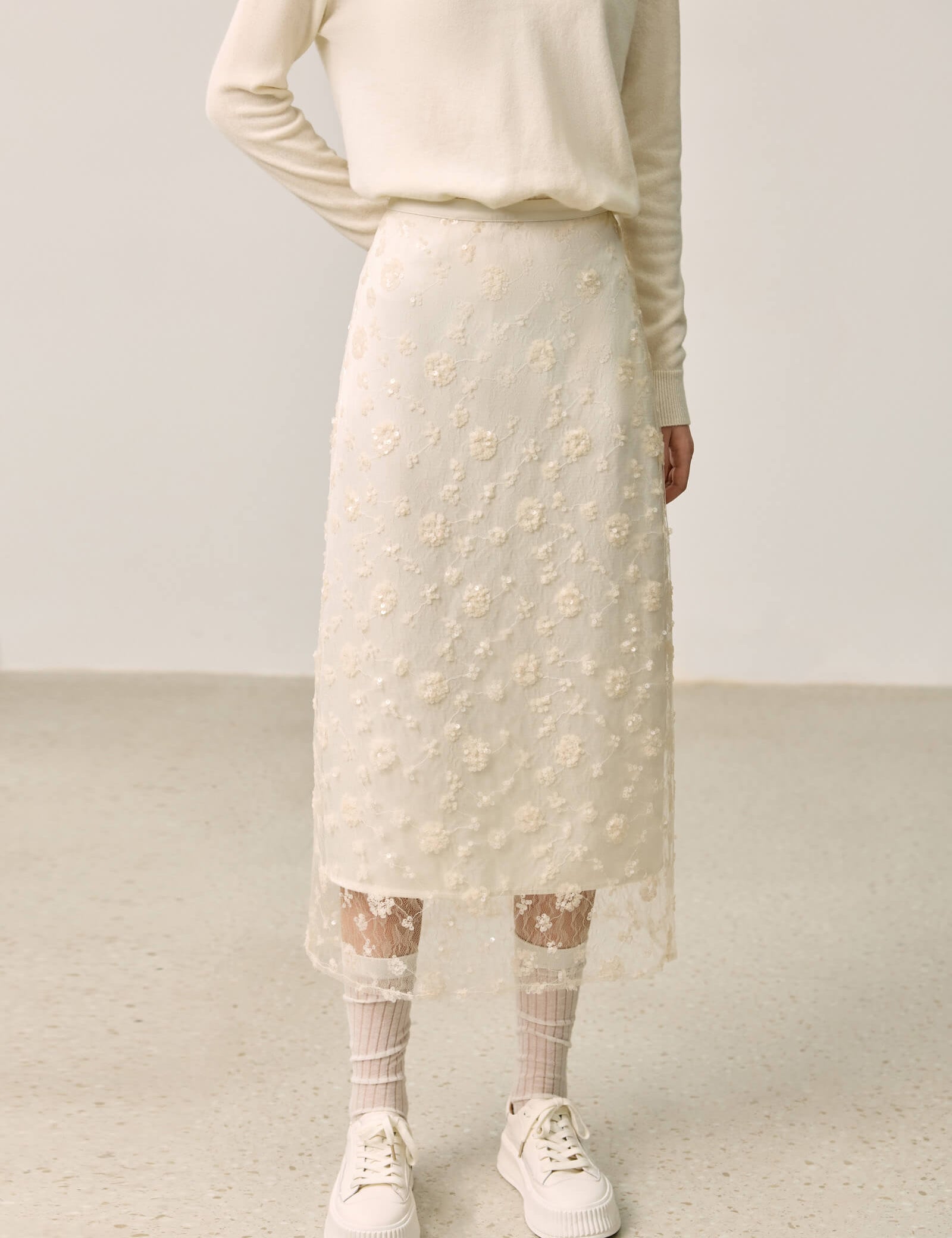 #color_Off White
