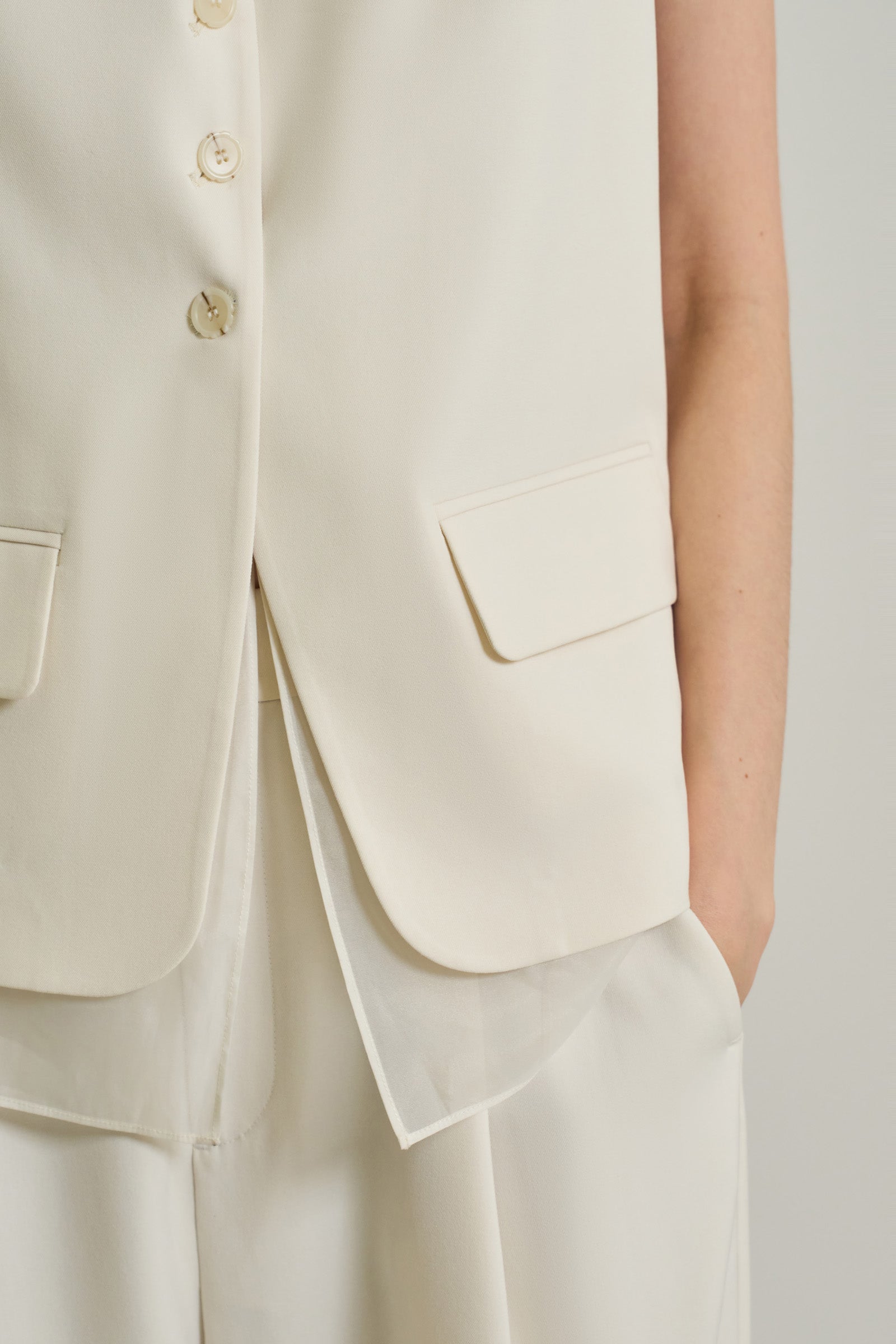 #color_Off White