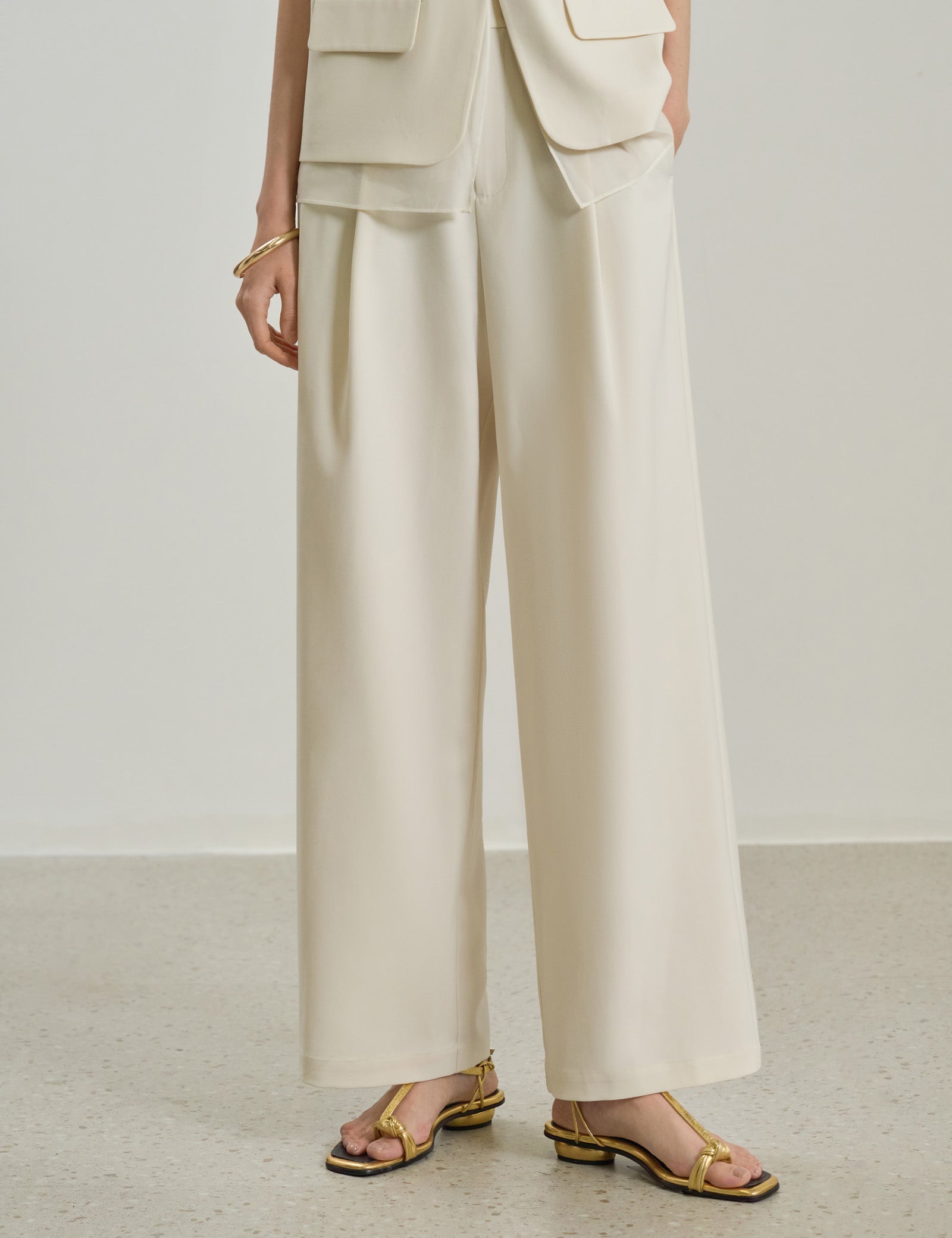 #color_Off White