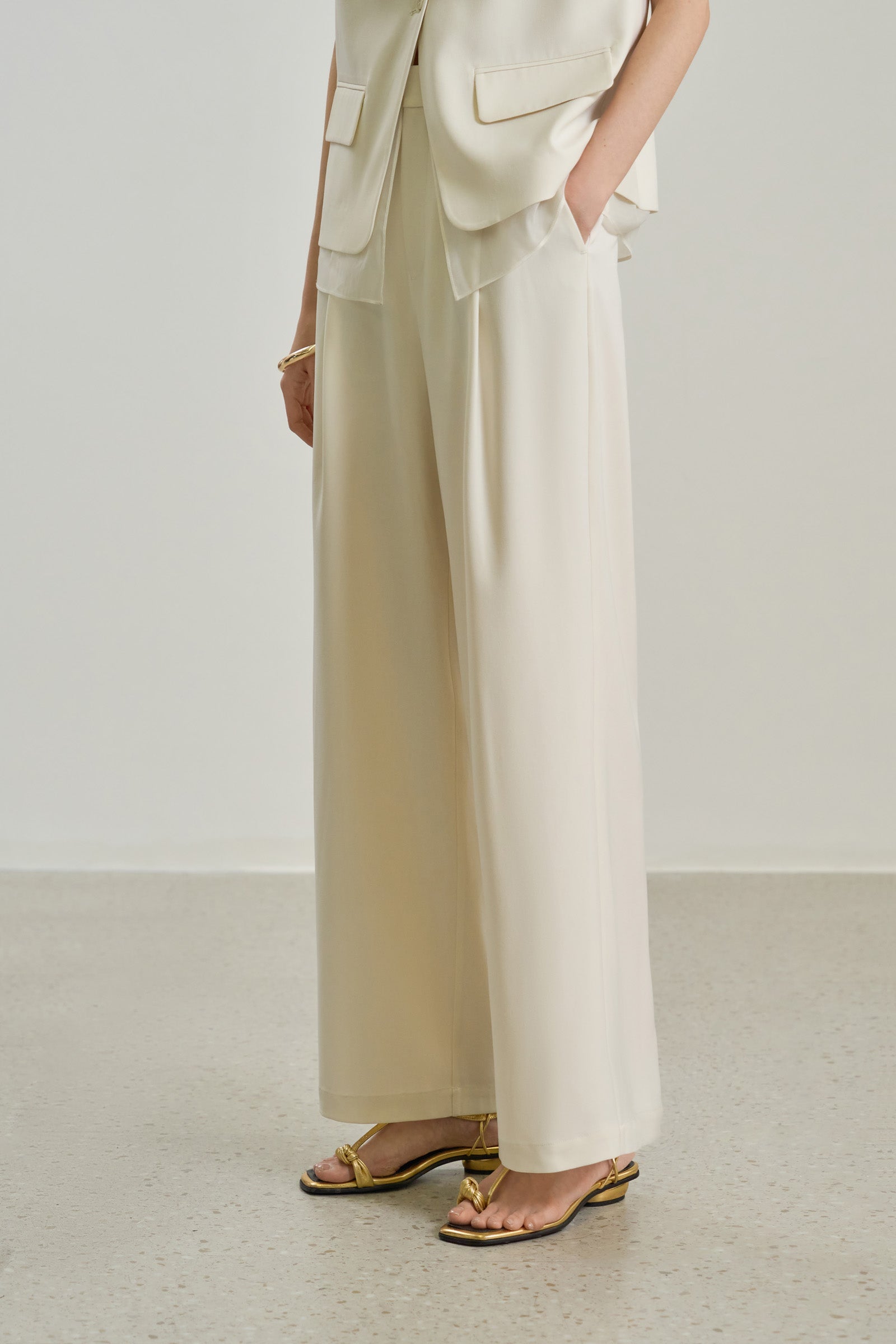 #color_Off White