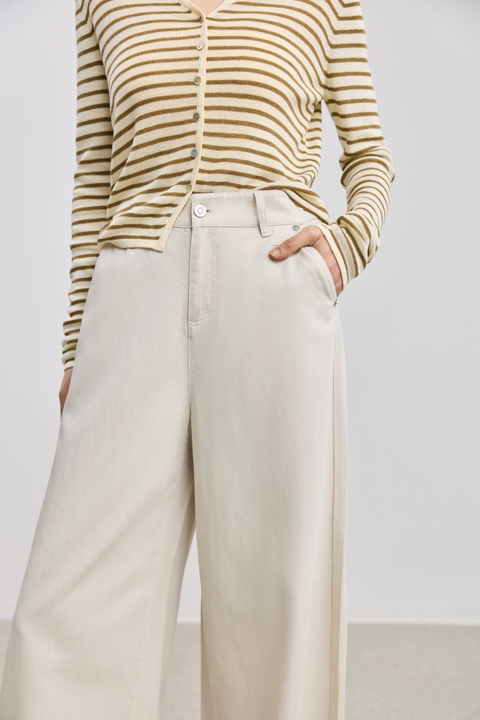 #color_Off White