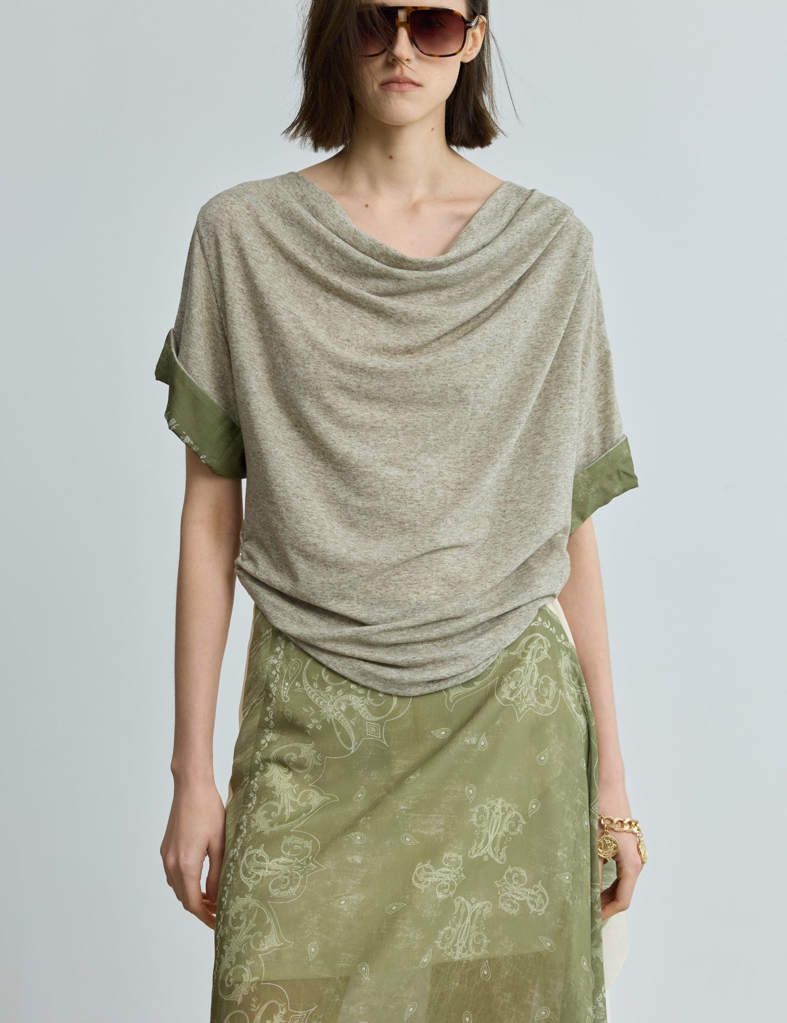 #color_Grayish Green