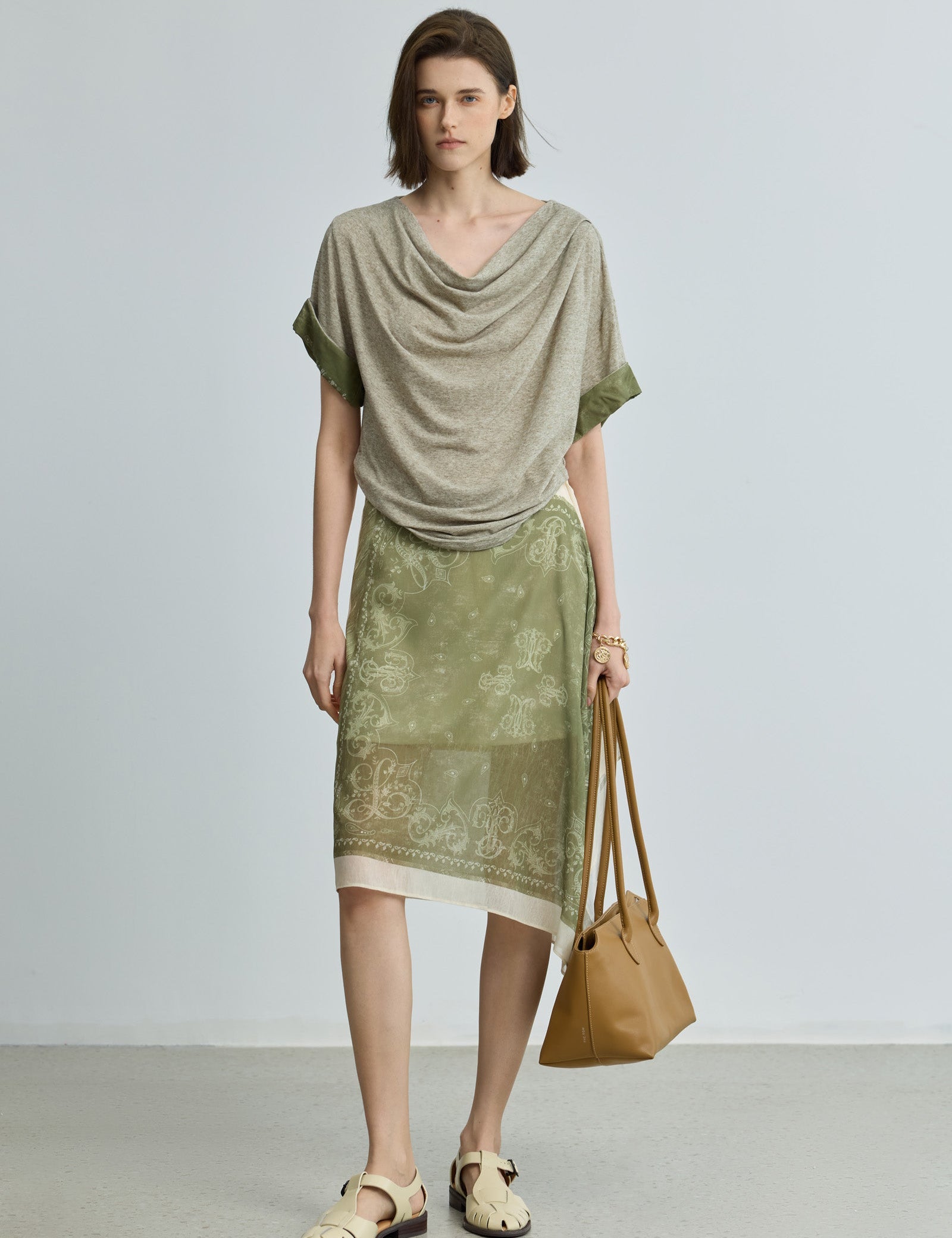 #color_Grayish Green