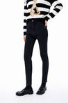 LILY Nine-Point Pencil Jeans | LILY ASIA