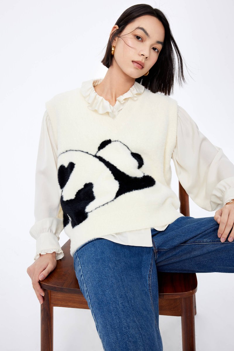 LILY Panda Jacquard Knit Gentle Furry Commuter Vest | LILY ASIA